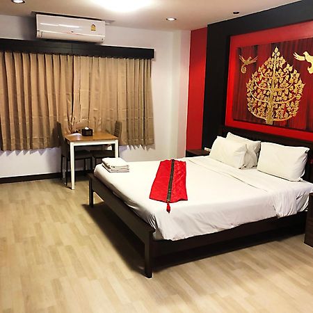 Zip Hotel & Restaurant Pattaya Buitenkant foto