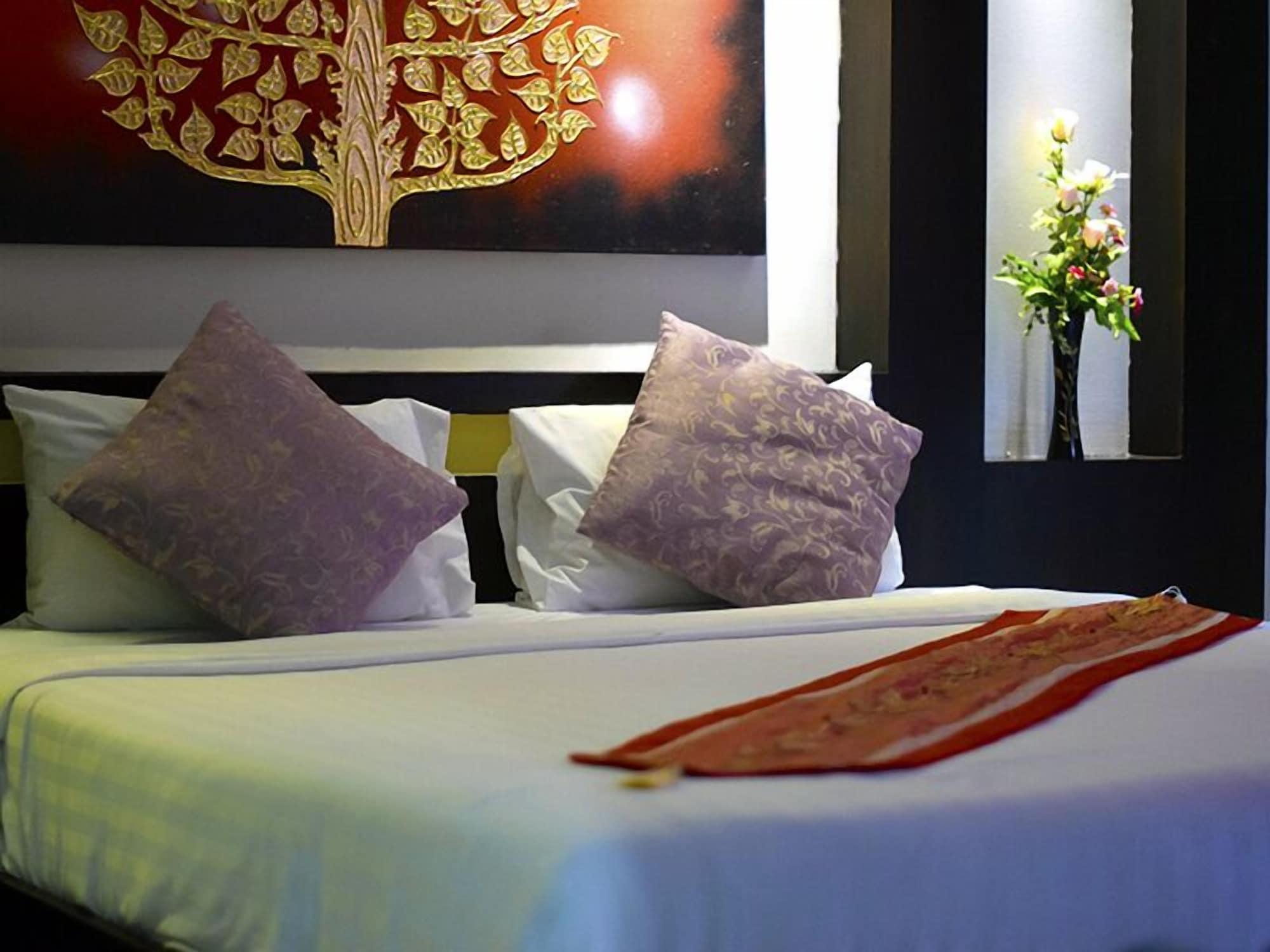 Zip Hotel & Restaurant Pattaya Buitenkant foto