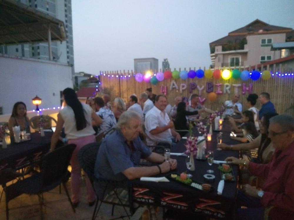 Zip Hotel & Restaurant Pattaya Buitenkant foto