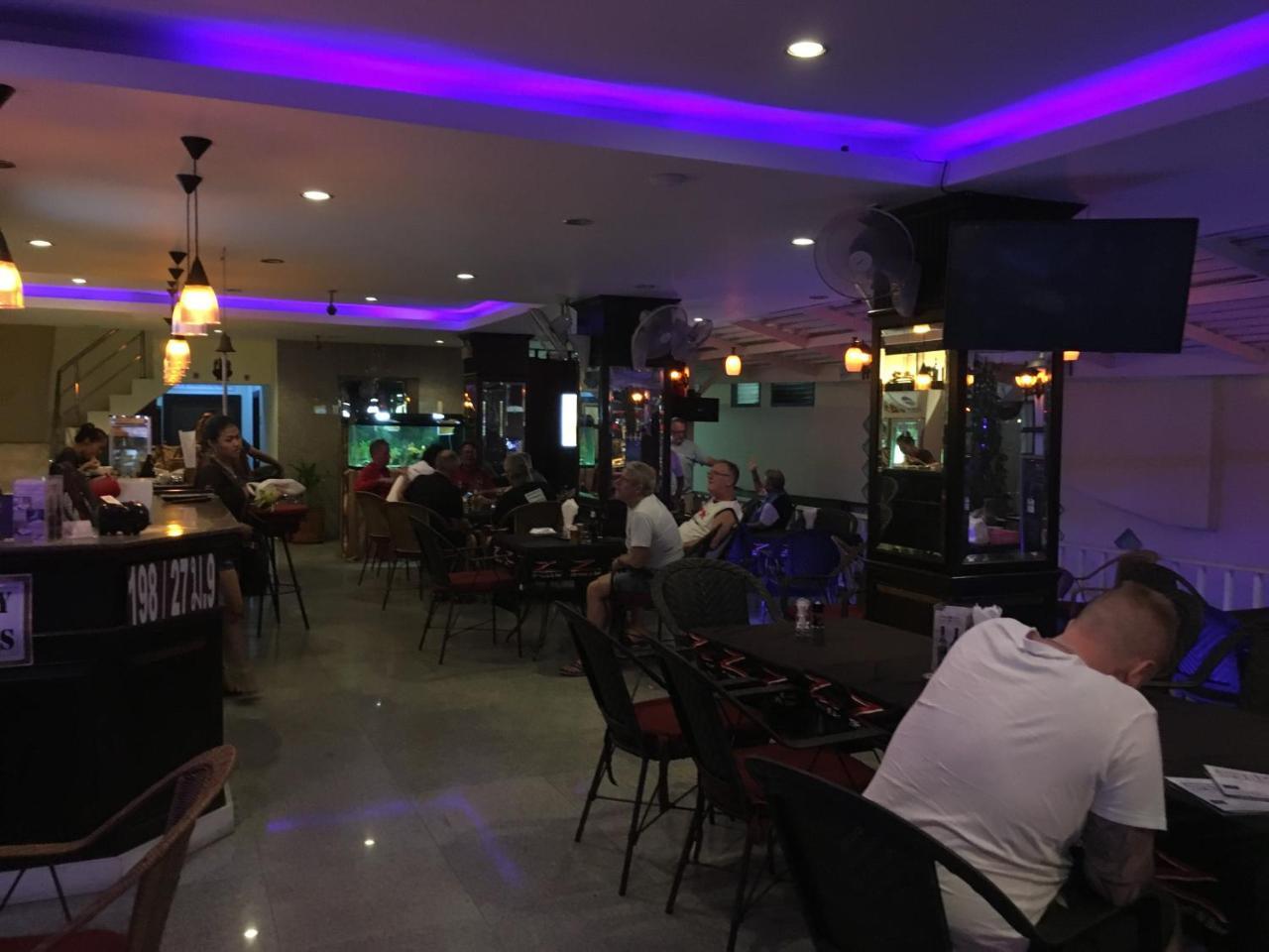 Zip Hotel & Restaurant Pattaya Buitenkant foto