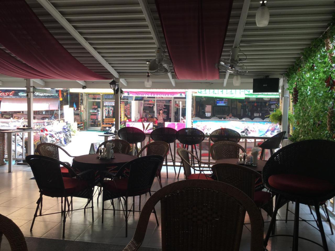 Zip Hotel & Restaurant Pattaya Buitenkant foto